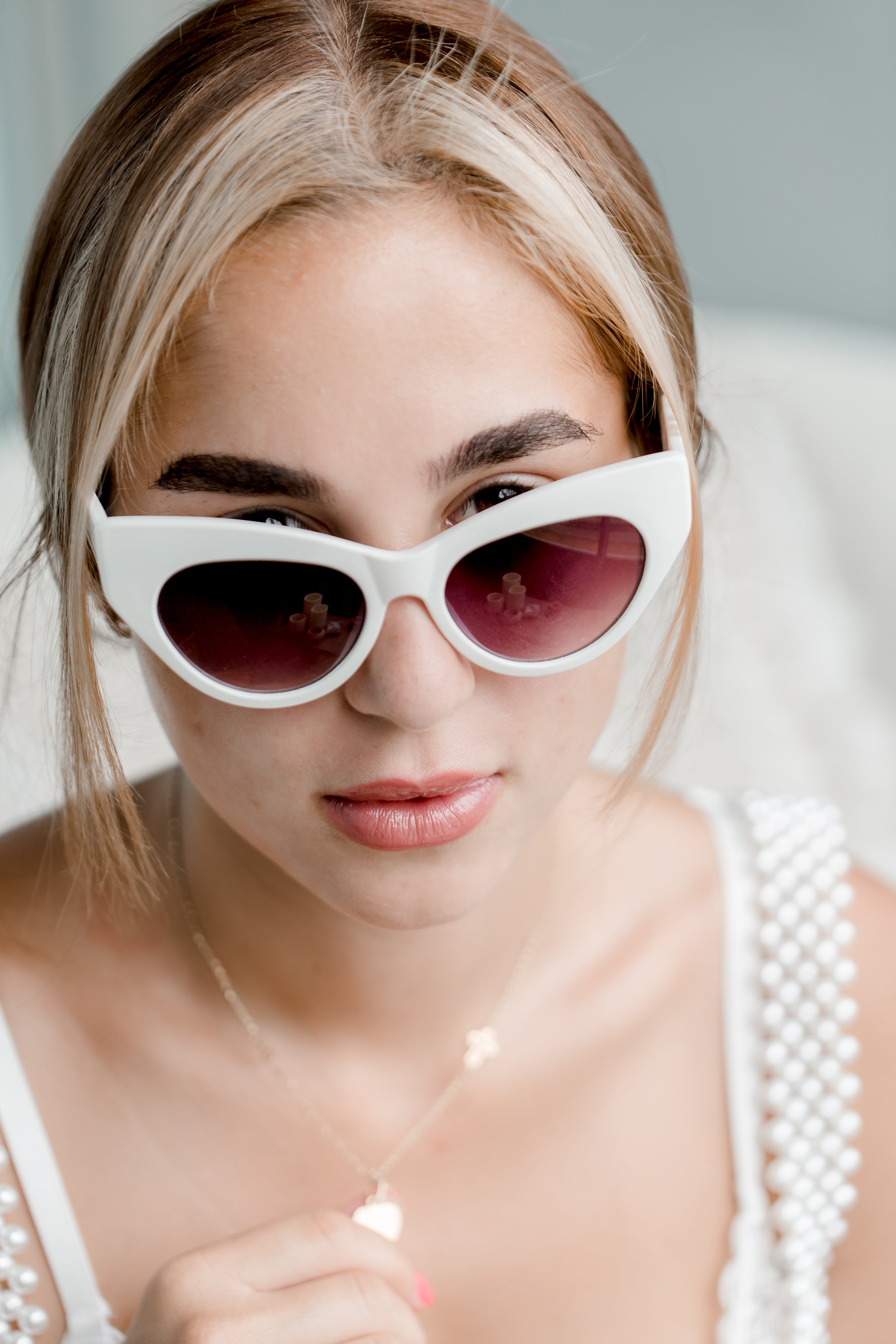 files/woman-peeking-over-her-sunglasses.jpg